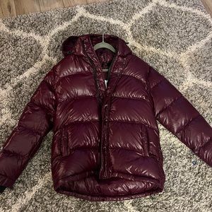 Aritzia super puffer original. In a plum/maroon color.